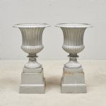 1714 4213 GARDEN URNS